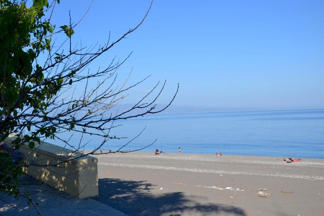I Tesori Del Mare Panzió Letojanni Kültér fotó